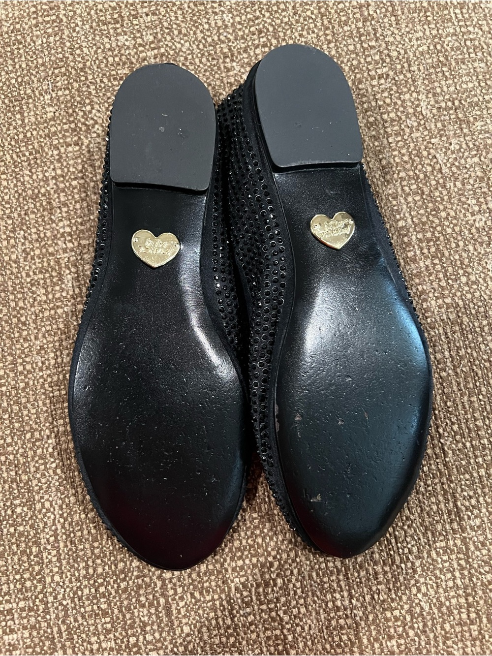 Betsey Johnson Women’s Black Crystal Flats with Red Lip Accent 8M - Picture 4 of 5